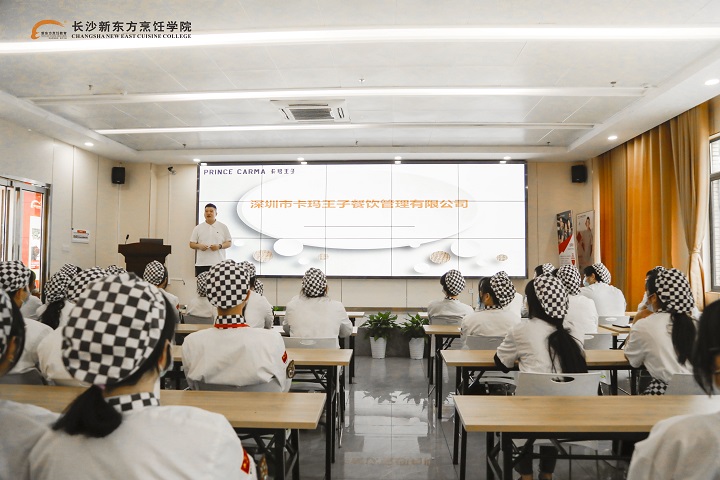 現(xiàn)場(chǎng)招聘會(huì)