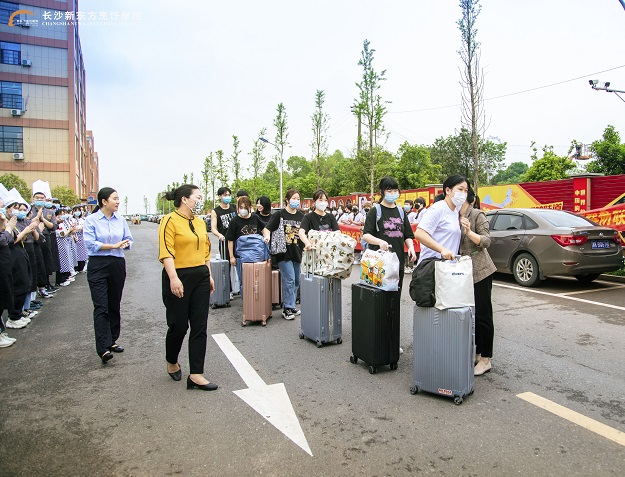 畢業(yè)歡送會(huì)