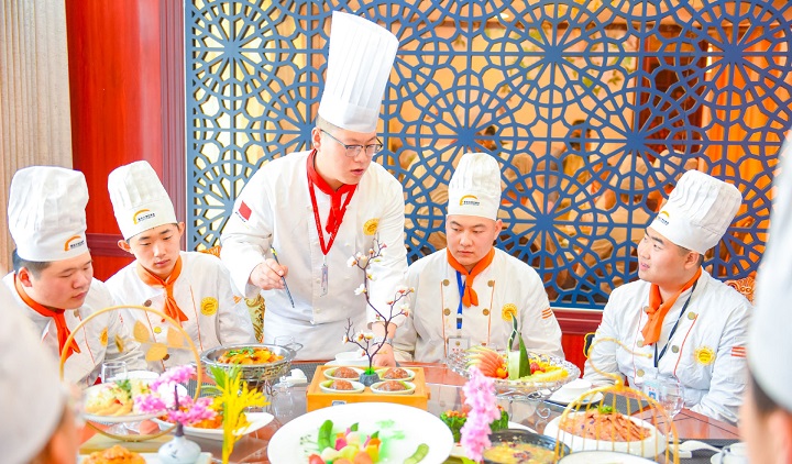 ����������ǰ��У