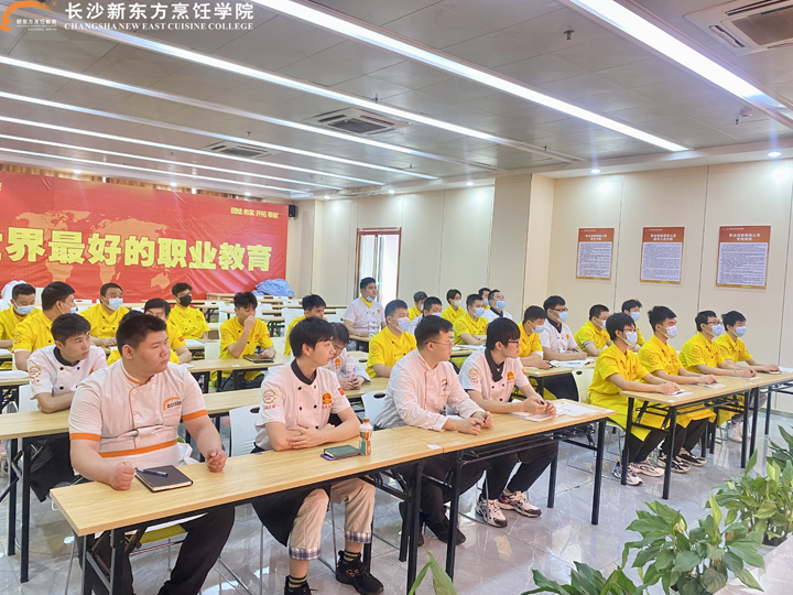 大碗先生區(qū)域總廚張雄老師來校授課