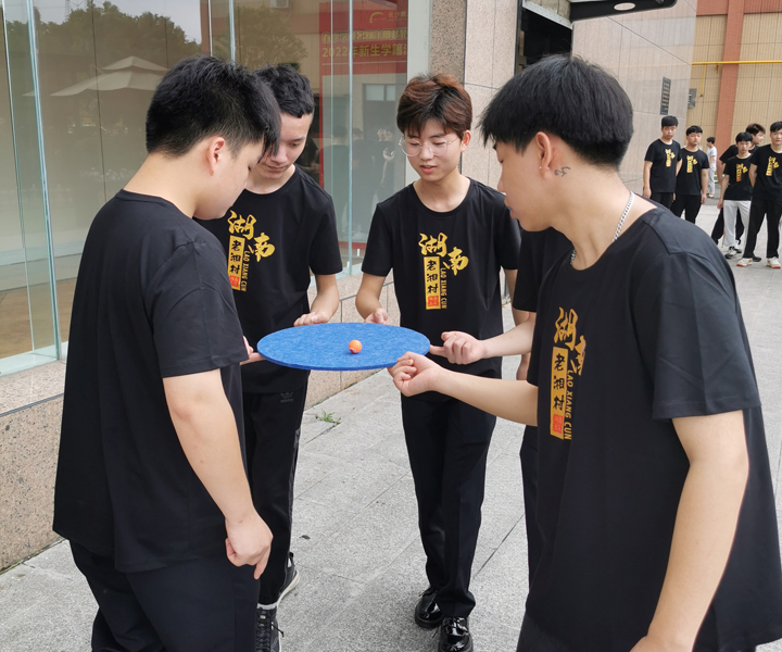 學(xué)生在校參加老湘村崗前培訓(xùn)