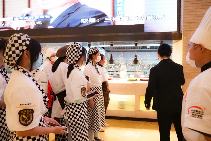 學(xué)生參觀學(xué)習(xí)湖南隆華國際酒店