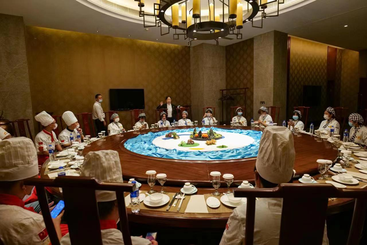 學(xué)生參觀學(xué)習(xí)湖南隆華國際酒店