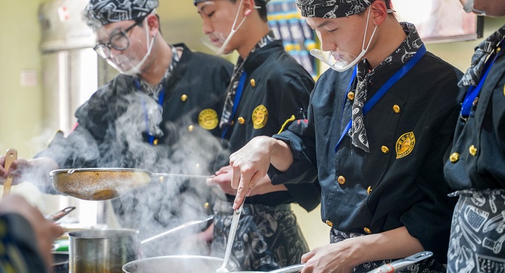 ��������У