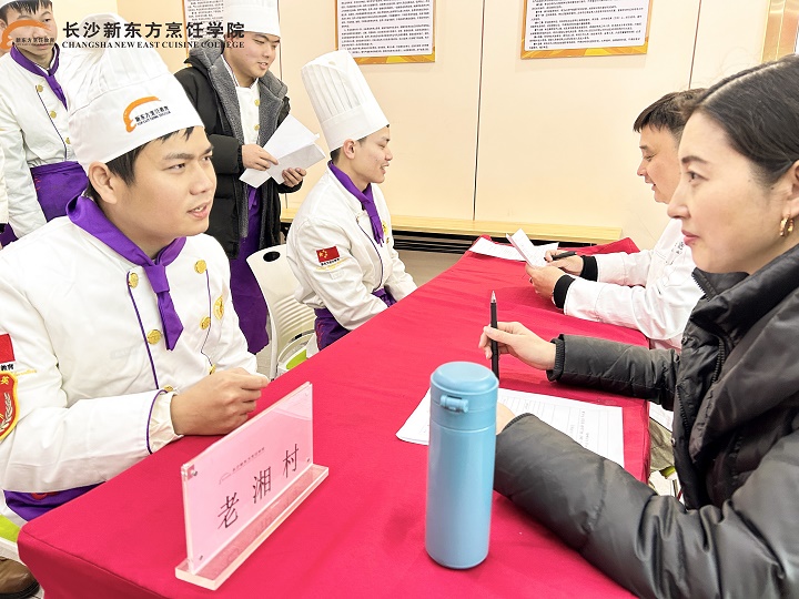 校園專場(chǎng)招聘會(huì)