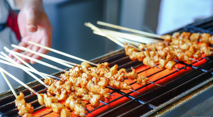 ��ɫ����