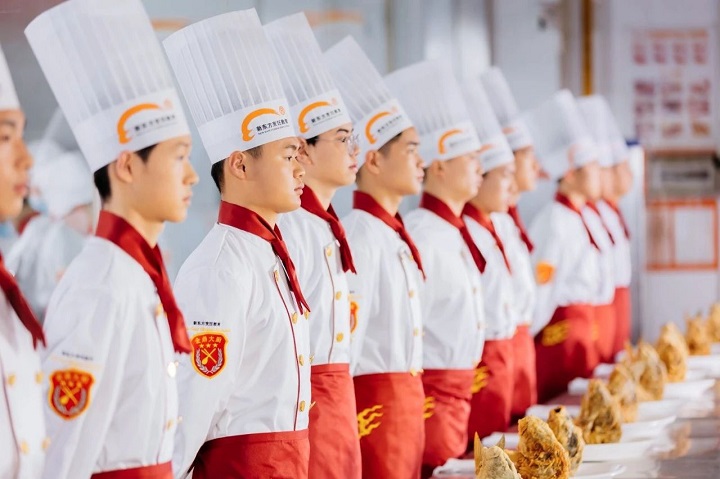 初中畢業(yè)學(xué)廚師