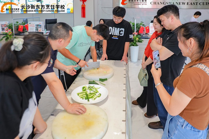 中考出分前實(shí)地考察