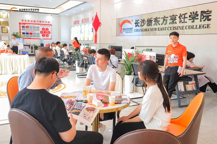 直擊長沙新東方火熱報名現(xiàn)場