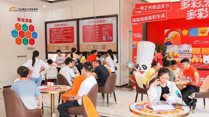 直擊長沙新東方火熱報名現(xiàn)場