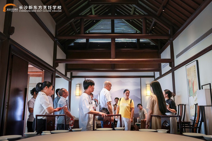 長(zhǎng)沙新東方學(xué)子走進(jìn)長(zhǎng)沙黑珍珠餐廳——晴溪莊園參觀學(xué)習(xí)