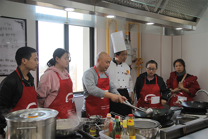 返鄉(xiāng)創(chuàng)業(yè)