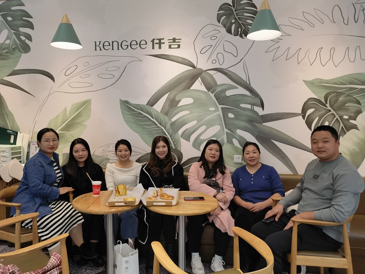 長沙新東方老師們前往仟吉觀摩學習