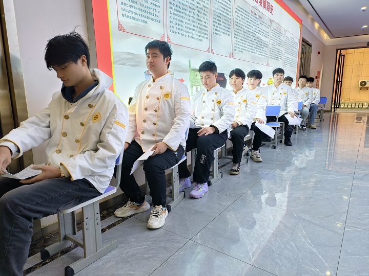 長沙新東方開展多專業(yè)模擬面試