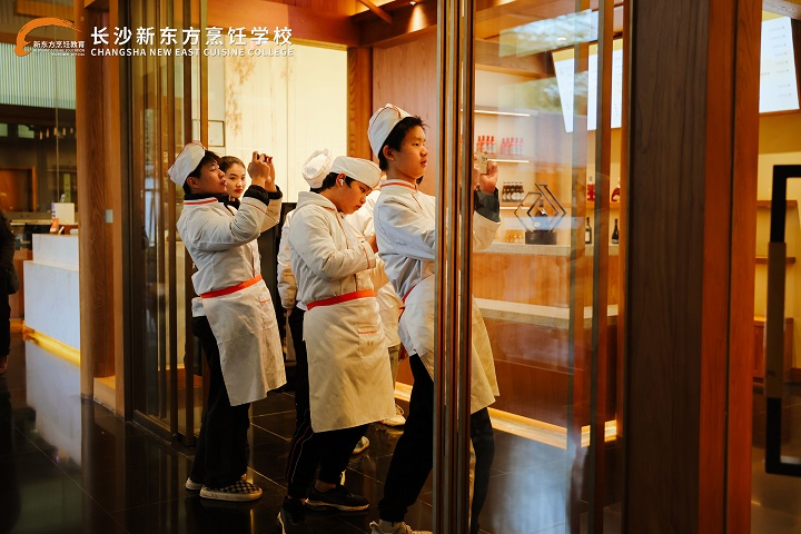 長沙新東方中餐專業(yè)學(xué)生走進(jìn)晴溪莊園參觀學(xué)習(xí)