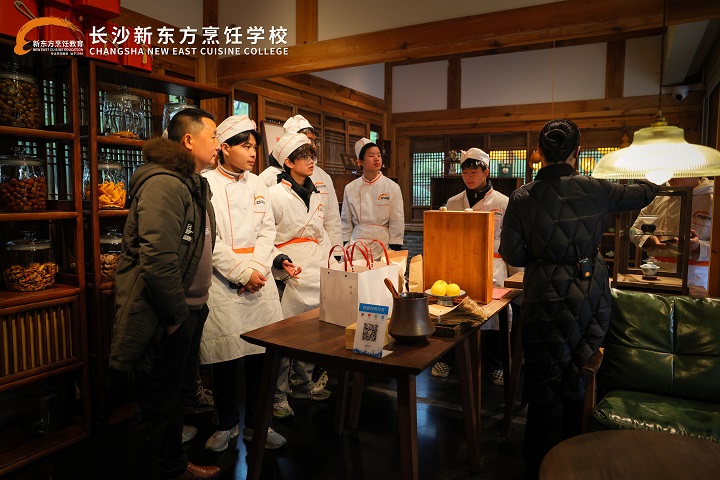長沙新東方中餐專業(yè)學(xué)生走進(jìn)晴溪莊園參觀學(xué)習(xí)
