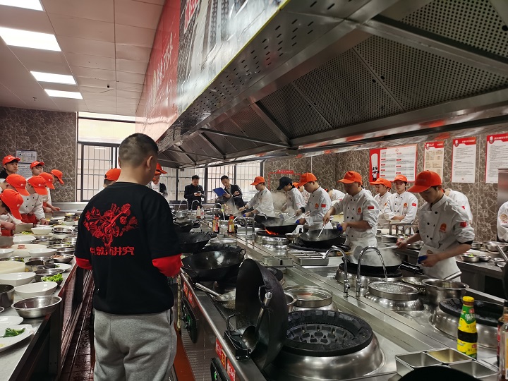 長沙新東方烹飪學校中餐專場招聘會盛啟