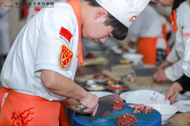 長(zhǎng)沙新東方中餐烹飪專業(yè)課堂標(biāo)準(zhǔn)流程