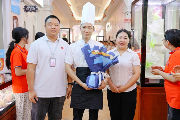 名師名企進校園