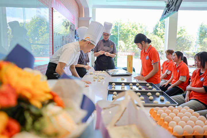 名師名企進校園