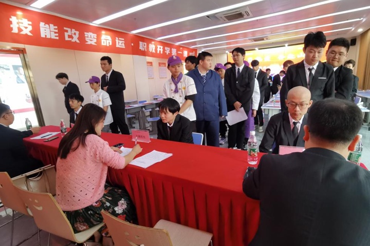 長(zhǎng)沙新東方招聘會(huì)精彩回顧