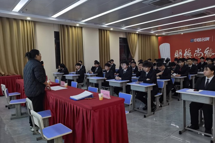 長沙新東方烹飪學(xué)校:模擬面試助力學(xué)子啟航職場