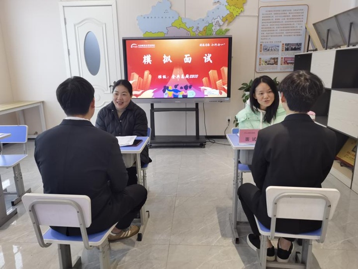 長沙新東方烹飪學(xué)校:模擬面試助力學(xué)子邁向職場新起點(diǎn)