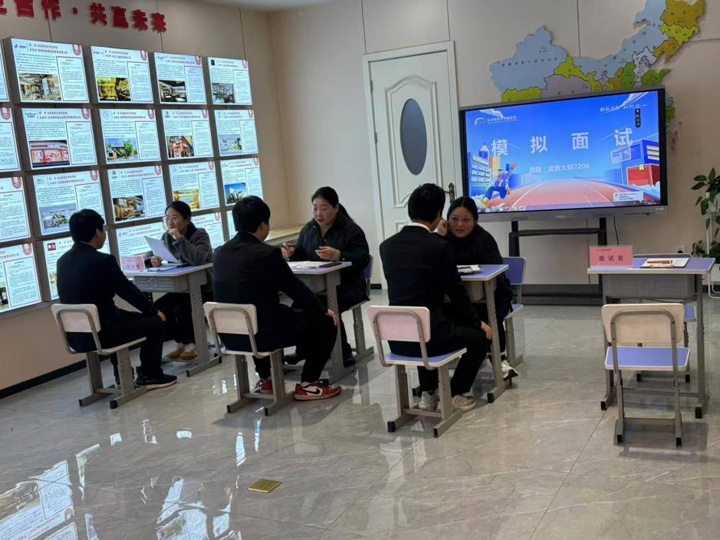 長沙新東方烹飪學(xué)校:模擬面試助力學(xué)子邁向職場新起點(diǎn)