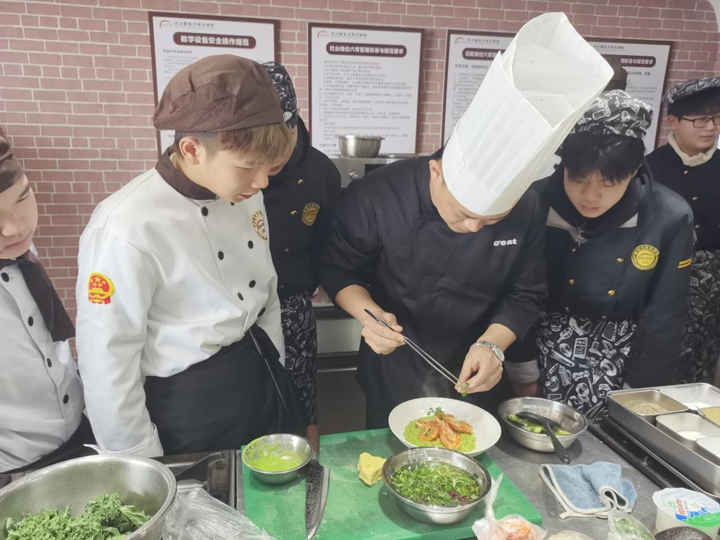 長(zhǎng)沙新東方名師大講堂:O\eat行政總廚韓德洲引領(lǐng)西餐藝術(shù)探索之旅