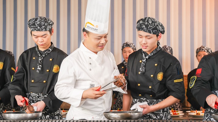 湖南學(xué)中餐廚師去哪里