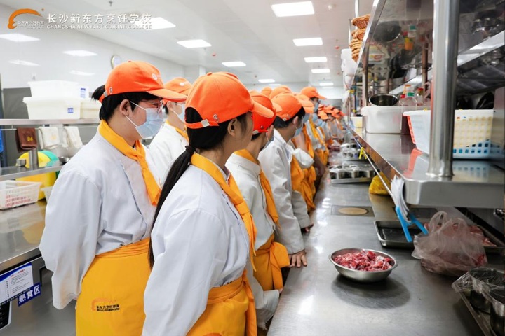 湖南東方高級技工學(xué)校學(xué)子走進(jìn)熙稻湘